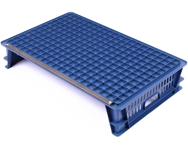 Пластиковый лоток 740х465х145 трехбортный